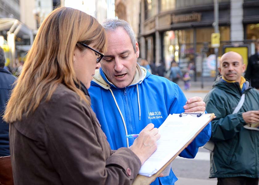 Image for article Menerima Setangkai Mawar Setiap Minggu