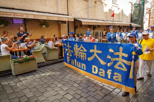 Image for article Tian Guo Marching Band Eropa disambut hangat di Praha