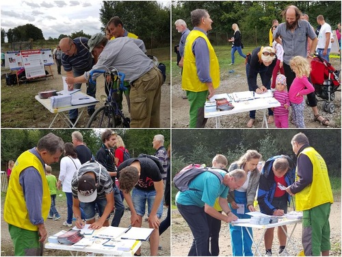 Image for article Mempromosikan Falun Dafa di Pameran Dirgantara Republik Ceko