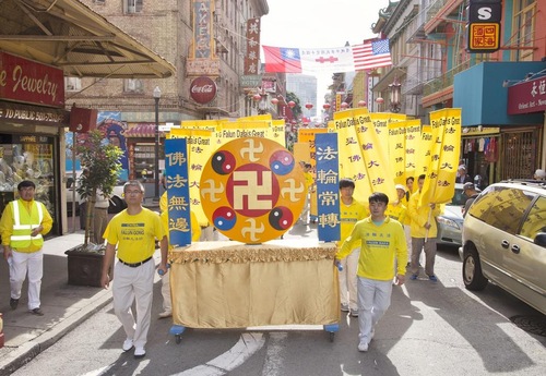 Image for article “Praktisi Falun Gong Pemberani,” Kata Penonton Pawai