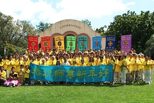 Image for article Praktisi Falun Gong Mengungkapkan Rasa Syukur Pada Hari Tahun Baru