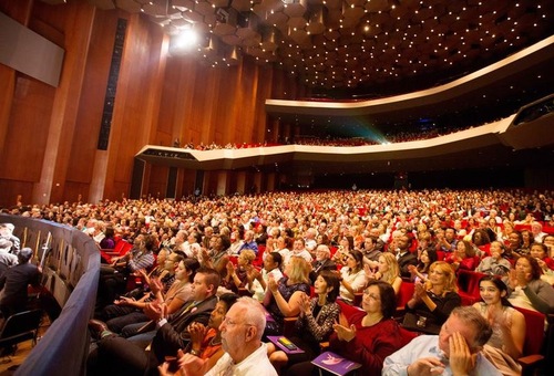 Image for article Para Penonton Menikmati Keindahan, Spiritualitas dan Tradisi yang Dihidupkan Kembali Saat Tur Shen Yun di Amerika Utara