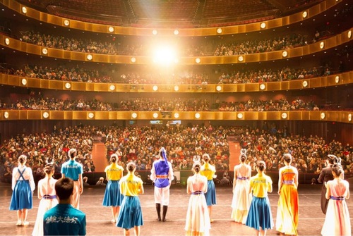 Image for article Shen Yun Membawakan “Pencerahan” dan Cerita-cerita “Memukau” di Seluruh Penjuru Amerika