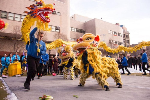 Image for article Praktisi Falun Gong Merayakan Festival Lampion Bersama Komunitas di Kota New York