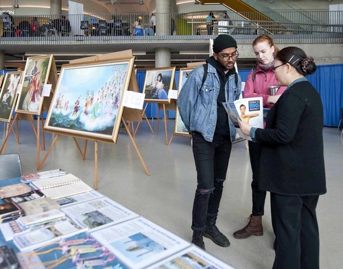 Image for article Pameran Seni Zhen Shan Ren Menyentuh Hati Orang-orang di University of British Columbia