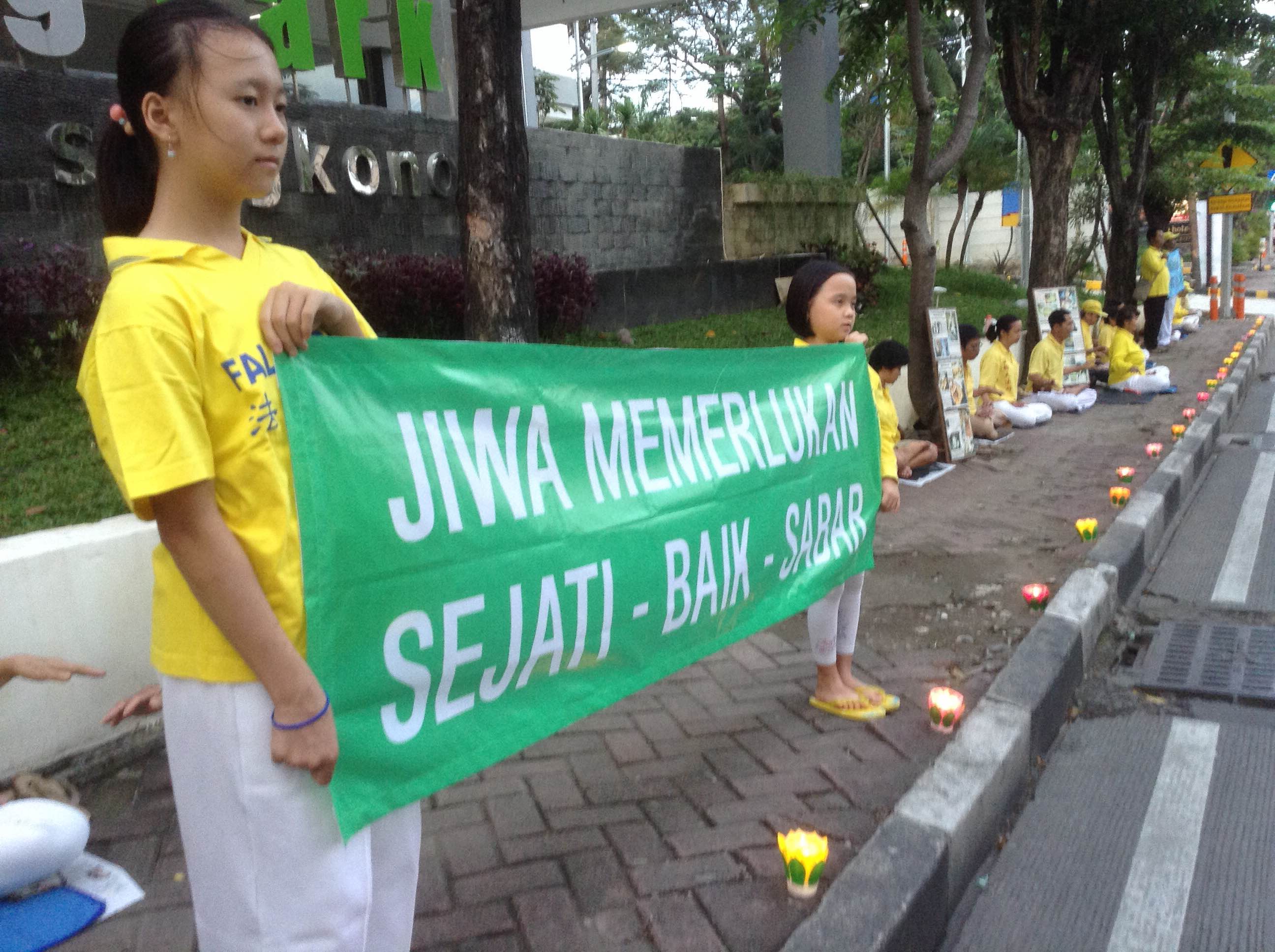 Image for article Surabaya: Memperingati Permohonan Damai 25 April di Depan Konsulat Tiongkok Surabaya