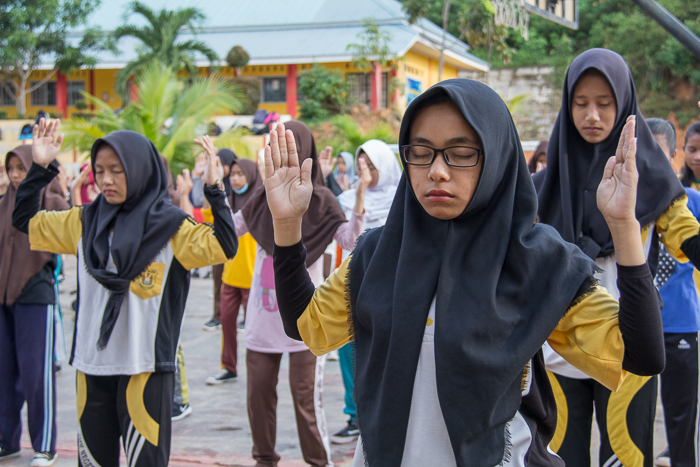 Image for article Pulau Batam, Kepri: Sekitar 800 Siswa-siswi SMK Negeri 7 Mempelajari Latihan Falun Dafa