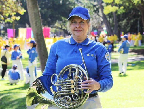 Image for article Praktisi Australia: Artikel Fahui Tiongkok  Membantu Saya Mengatasi Kesulitan