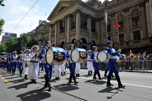 Image for article Melbourne, Australia: Tian Guo Marching Band Memeriahkan Pawai Hari Australia
