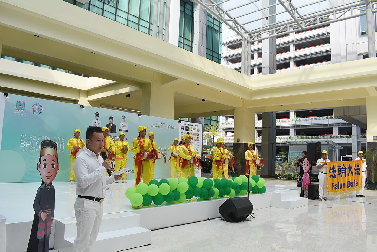 Image for article Tangerang Selatan: Genderang Pinggang Praktisi Dafa Hadir di Pesta Rakyat UMKM