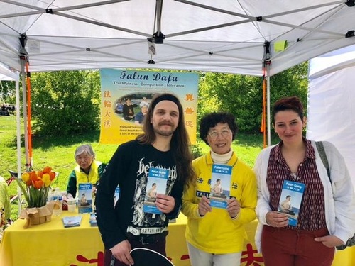 Image for article Memperkenalkan Falun Gong di Festival Tulip Albany