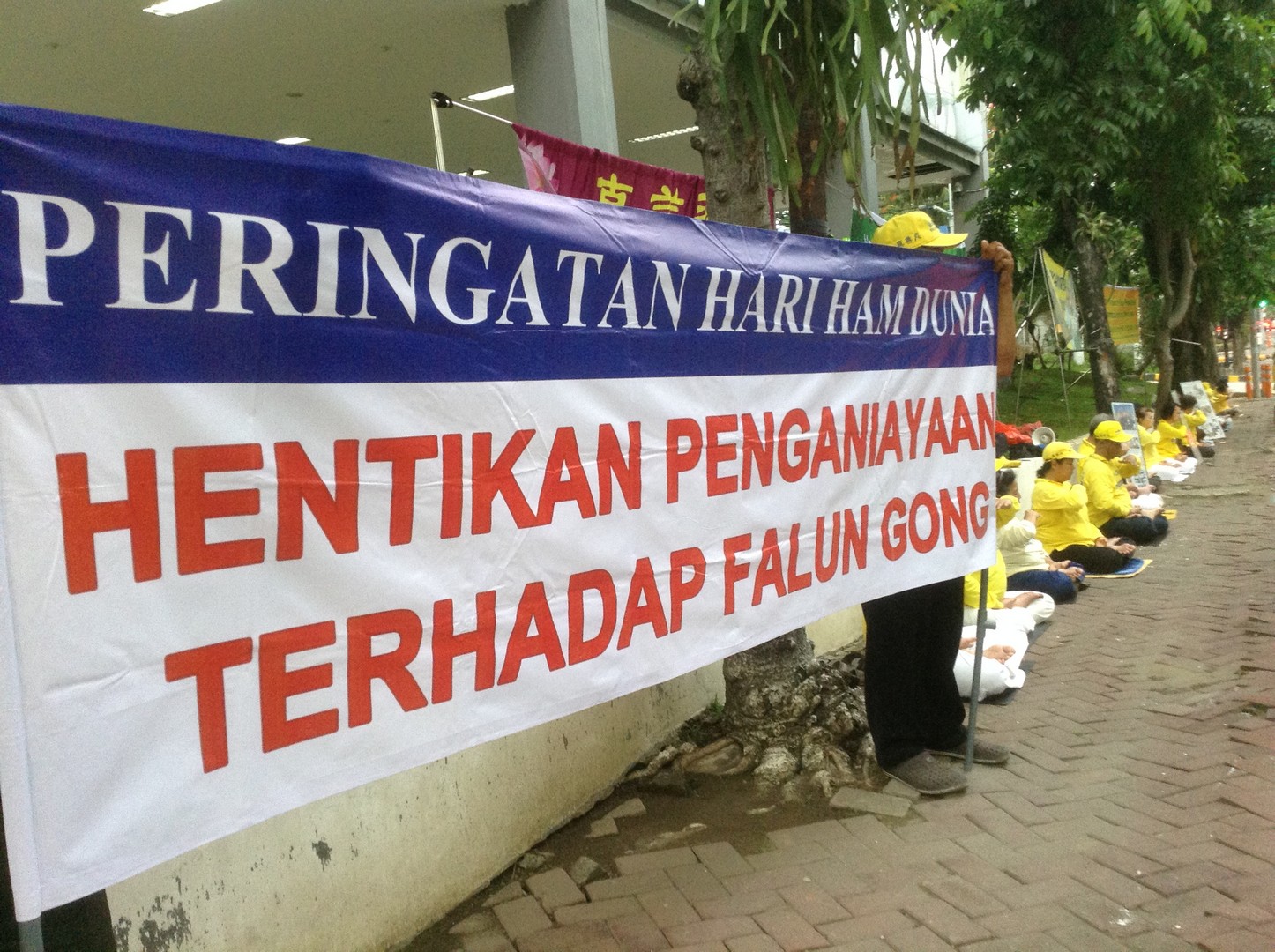 Image for article Surabaya: Peringatan Hari HAM di Depan Konjen Tiongkok