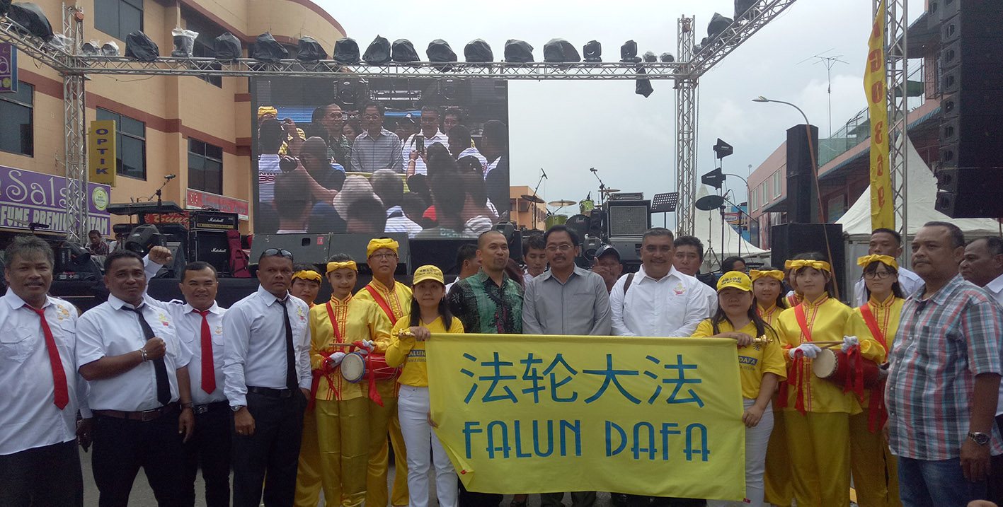 Image for article Batam: Barisan Genderang Pinggang Tampil di Acara Deklarasi Federasi NGO 369