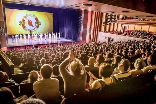 Image for article Instruktur Tari Klasik Jepang: “Jiwa Saya Dibersihkan oleh Shen Yun”