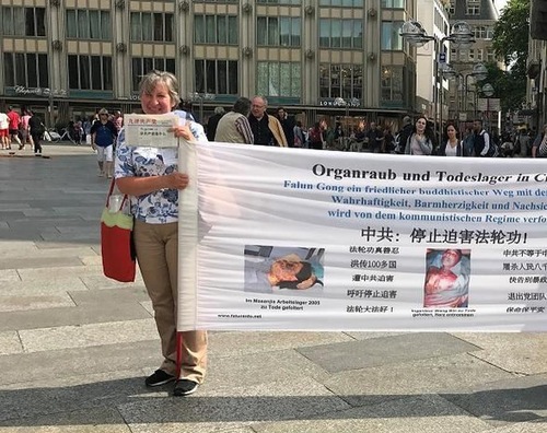 Image for article Praktisi Falun Dafa Jerman Berterima Kasih kepada Guru Li Hongzhi karena Memperbarui Harapan Mereka