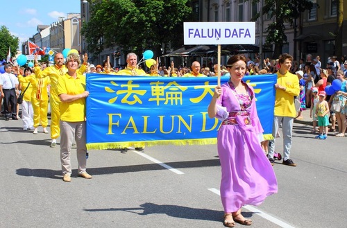 Image for article Menyebarkan Pesan Sejati-Baik-Sabar di Acara Komunitas