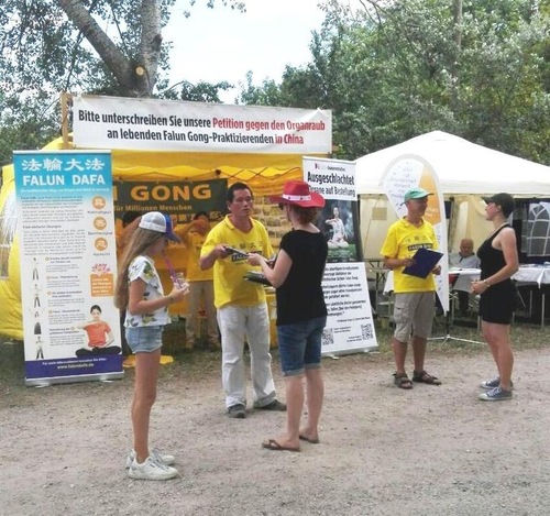 Image for article Jerman, Belgia: Praktisi Mengekspos Penganiayaan Falun Gong di Kegiatan Komunitas