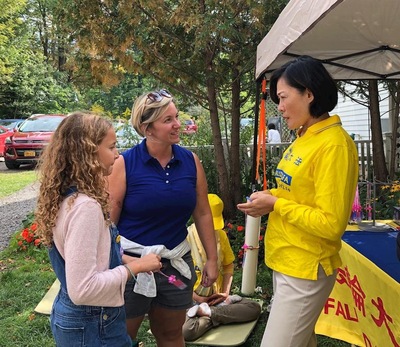 Image for article New York: Falun Dafa Hadir di Sharon Springs Harvest Festival