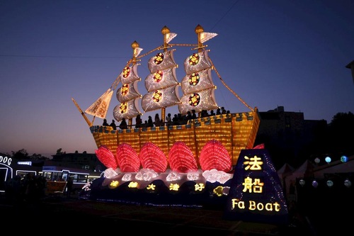 Image for article Taiwan: Lentera Perahu Falun Dafa Disambut di Perayaan Festival Lentera Tahun 2020