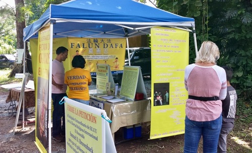 Image for article Puerto Riko: Falun Dafa di Festival San Sebastian untuk Anak-anak