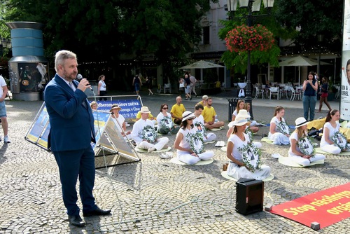 Image for article Slovakia: Tokoh Masyarakat Turut Berbicara dalam Acara yang Menandai Tahun Ke-21 Protes Damai terhadap Penganiyaan Falun Gong