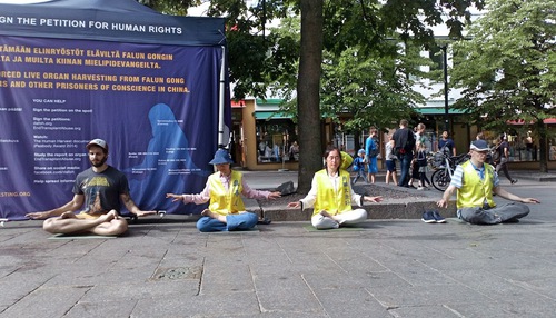 Image for article Finlandia: Perawat Bertanya Apa yang Bisa Ia Lakukan untuk Membantu