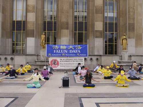 Image for article Orang Paris: Semua Orang Terlibat dalam Perang untuk Membela Kemanusiaan