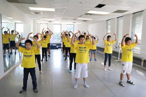 Image for article Toronto: Guru dan Anak-anak Saling Belajar Satu Sama Lain Selama Perkemahan Musim Panas Minghui 