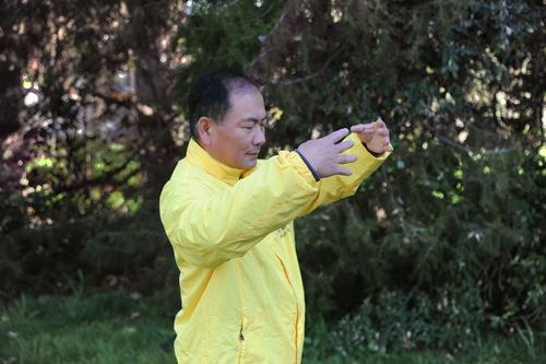 Image for article Australia: Praktisi Falun Dafa di Canberra Mengungkapkan Rasa Terima Kasih Mereka Dan Mengucapkan Selamat Merayakan Festival Pertengahan Musim Gugur kepada Guru