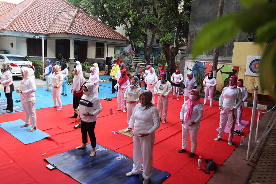 Image for article Untuk Kedua Kalinya Praktisi Diminta Memperkenalkan Latihan Falun Dafa di Kelurahan Rawa Badak Selatan