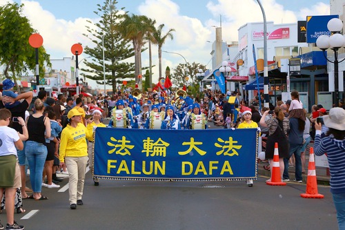 Image for article Selandia Baru: Prinsip Sejati-Baik-Sabar Sangat Dipuji Selama Parade Natal
