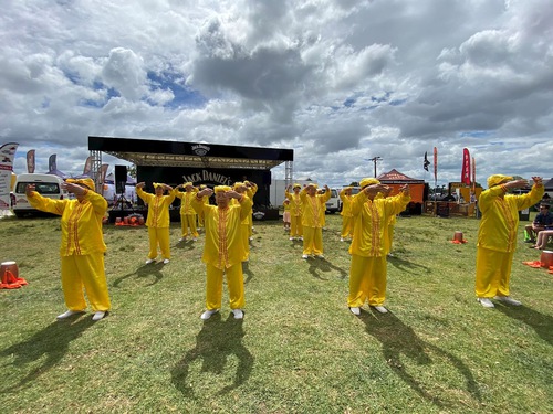 Image for article Taiwan: Praktisi di Taipei Mengucapkan Selamat Tahun Baru Imlek kepada Pencipta Falun Gong