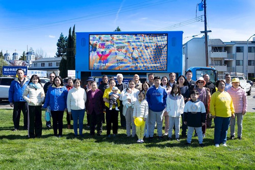 Image for article Warga California Menyerukan Pembubaran PKT Selama Parade Mobil di San Francisco