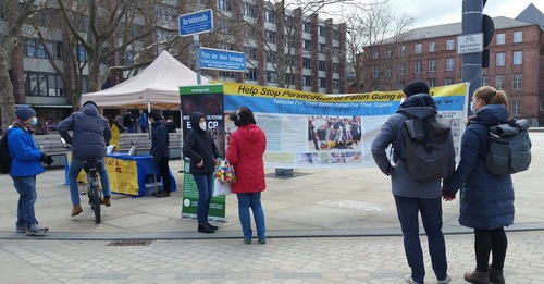 Image for article Freiburg, Jerman: Orang-Orang Melihat Jelas Sifat Asli PKT yang Jahat