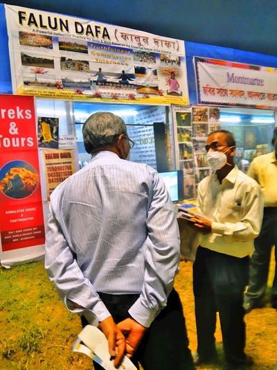 Image for article India: Falun Dafa Memenangkan Hati di Pameran Buku New Town 2021