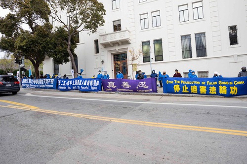 Image for article California: Malam Lilin dan Rapat Umum di San Francisco Memperingati Permohonan Damai 25 April