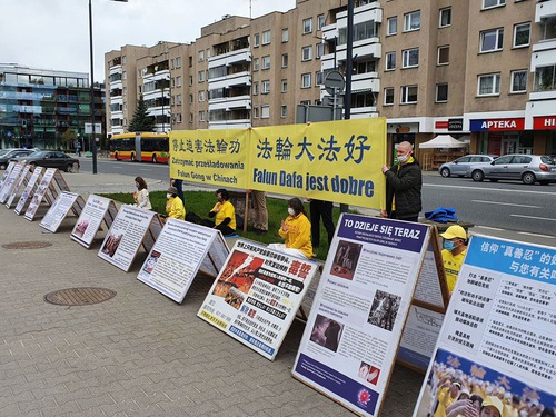 Image for article Polandia: Praktisi Mengadakan Kegiatan di Warsawa untuk Memperingati Permohonan Damai 25 April dan Meningkatkan Kesadaran