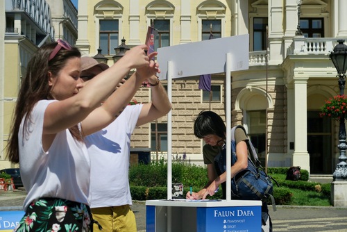 Image for article Slovakia: Menyoroti Pelanggaran HAM di Tiongkok 