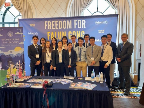 Image for article Student for Falun Gong Berbicara untuk Meningkatkan Kesadaran di KTT Kebebasan Beragama Internasional 2021 