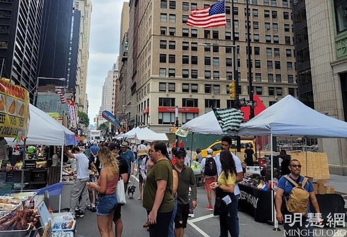 Image for article New York: Praktisi Falun Dafa Berpartisipasi dalam Pameran Jalanan Kota New York