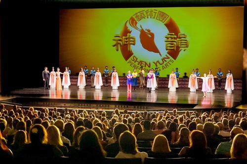 Image for article Penonton di Dakota Selatan dan Utah Tersentuh oleh Pemandangan Tiongkok Pra-Komunis di Shen Yun