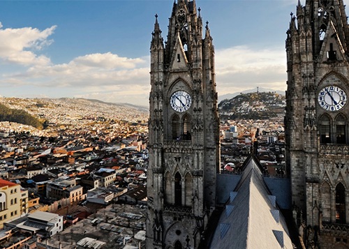 Image for article Penduduk Ekuador Menandatangani Petisi Menentang Penganiayaan oleh PKT Terhadap Falun Gong