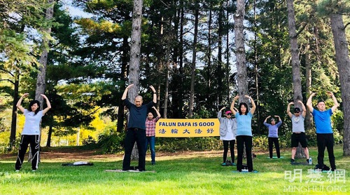 Image for article Kanada: Praktisi Falun Dafa Terlihat di Banyak Tempat Latihan Akhir Pekan Di Sekitar Toronto