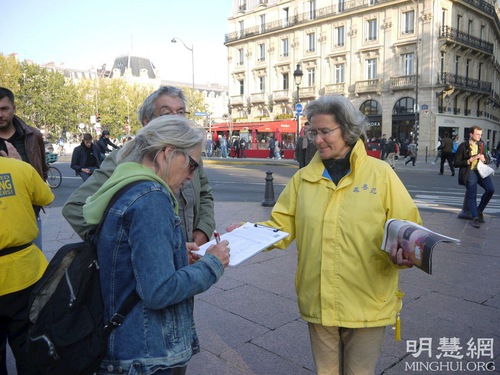 Image for article Warga Paris: Hati Saya Bersama Kalian Semua 