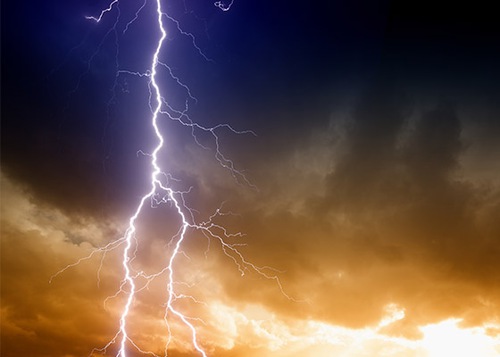 Image for article Hujan Deras di India; Jutaan Petir Menyambar Australia dalam Satu Hari