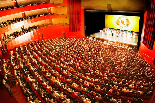 Image for article Shen Yun Melanjutkan Tur AS dan Prancis: “Keindahan Tuhan Sangat Terbukti Hari Ini”