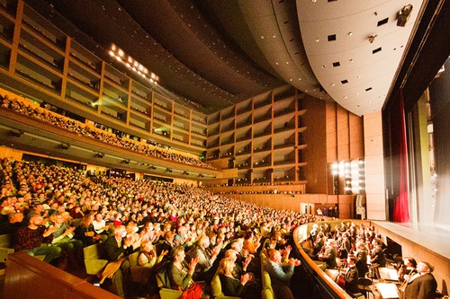 Image for article Shen Yun Menyentuh Penonton di AS, Kanada, dan Prancis: “Keindahan yang Luar Biasa”