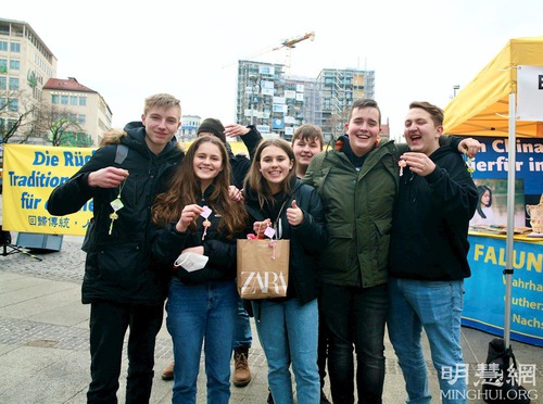 Image for article Jerman: Pemuda Mendukung Upaya Praktisi untuk Mengakhiri Penganiayaan