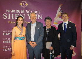 Image for article Shen Yun Memukau Penonton Teater di Denmark, Kanada, dan A.S.: “Brilian, Menakjubkan, Indah”