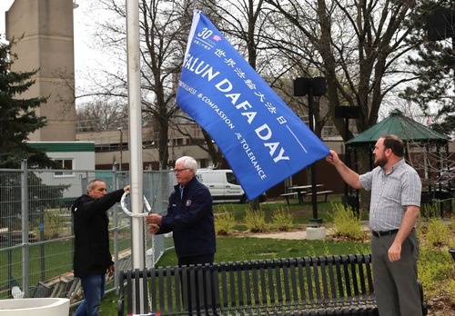 Image for article Cornwall, Kanada: Proklamasi dan Menaikan Bendera Merayakan Hari Falun Dafa Sedunia